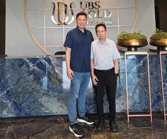 مدیر بزرگترین طلاسازی اندونزی