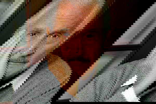 کارلوس فوئنتس نویسنده‌ای که در خانواده‌ای دیپلمات زاده شد