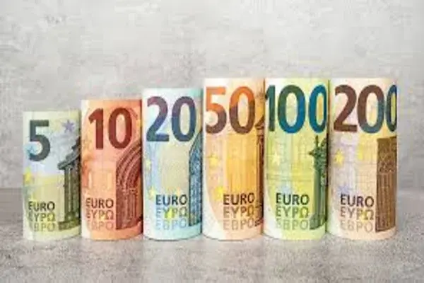 سقوط یورو