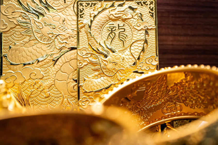 چین در حال انباشت طلا برای «دنیای بدون دلار» است