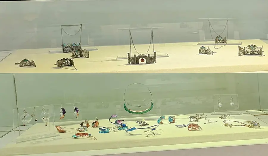 بازخوانی مثنوی در زیورهایی از جنس عشق و رنج