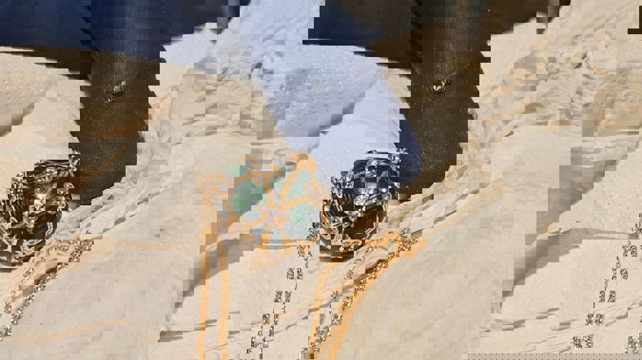 مردی به اتهام بلعیدن آویز فابرژه خود را بی‌گناه خواند