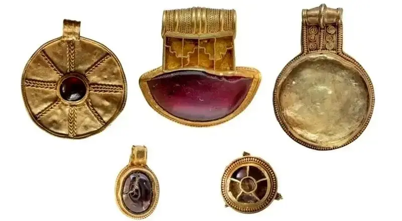 کشف شاهکار آنگلوساکسونی؛ راز دفن آگاهانه ی جواهرات سلطنتی