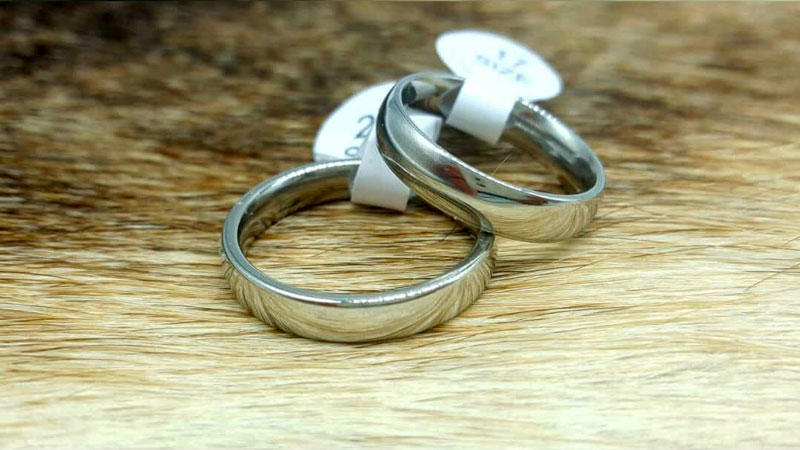 طلای 15 میلیونی؛ استیل  را جایگزین حلقه ازدواج کرد