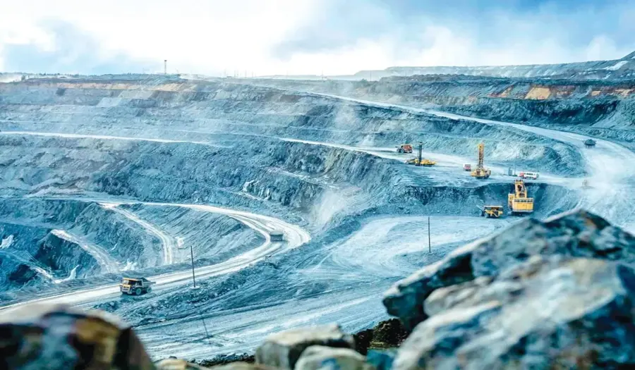 چه کسی بر سر ذخایر لیتیوم و طلا همدان سایه افکنده است؟