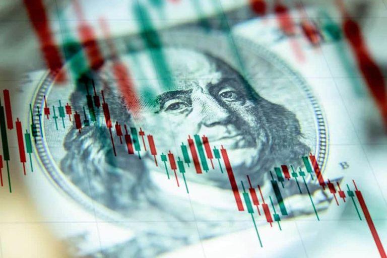 سرگردانی قیمت دلار 