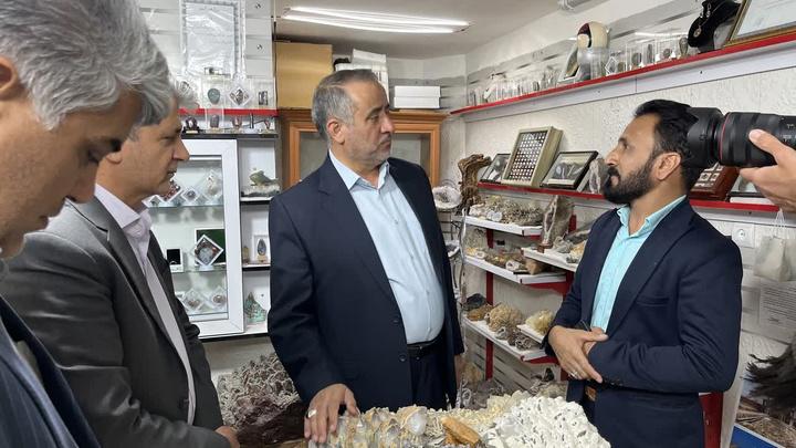 بازدید استاندار خراسان جنوبی از کارگاه تراش سنگ های قیمتی و نیمه قیمتی خوسف