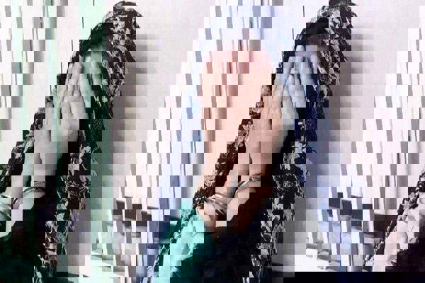 سرقت گردنبند طلا با خوراندن شربت خواب آور 