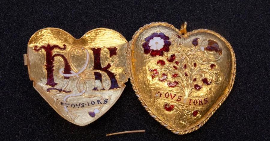 جواهر ۵۰۰ ساله هنری هشتم در موزه بریتانیا ماند